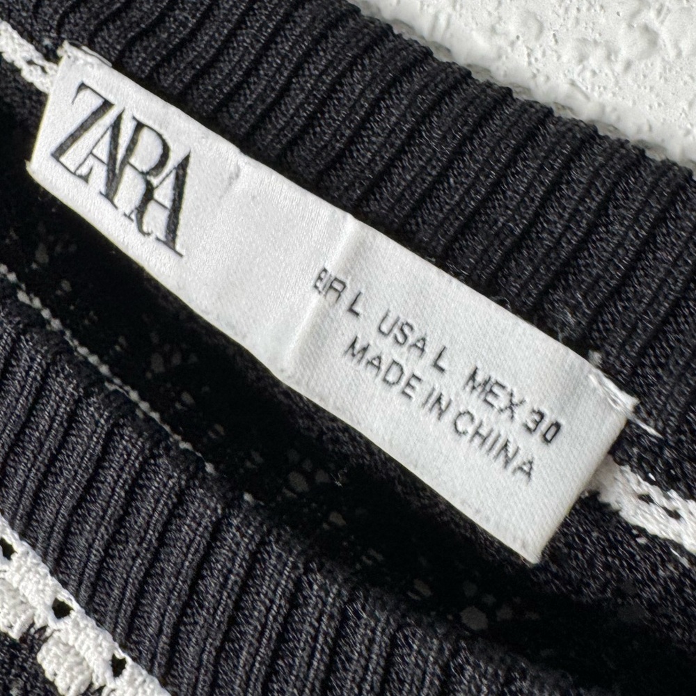 Zara black and white striped sweater is size L but it runs small, - Picture 4 of 12